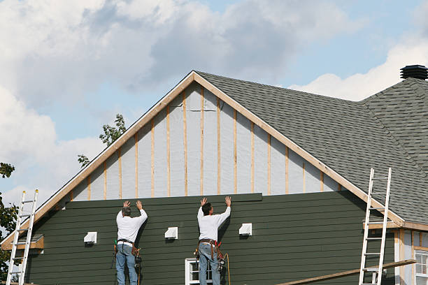 Professional Siding Installation technician working in Annandale, VA